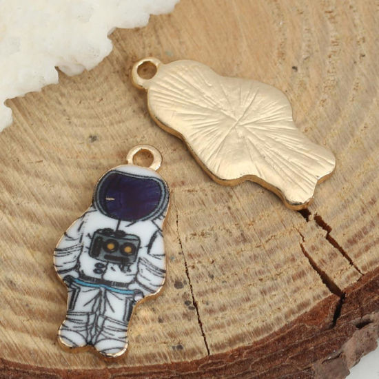 Bild von Zinklegierung Galaxis Charms Astronaut Raumfahrer KC Vergoldet Weiß Emaille 23mm x 11mm, 10 Stück
