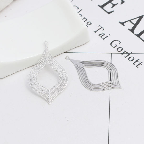 Imagen de 20 Unidades Latón Filigrana Estampación Colgantes Tono de Plata Hoja Raya Hueco 3.9cm x 2.2cm