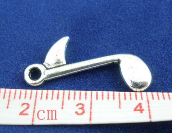チャーム ペンダント 音符 銀古美 23.0mm x 10.0mm、50 個 の画像
