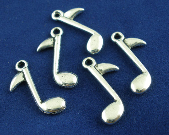 チャーム ペンダント 音符 銀古美 23.0mm x 10.0mm、50 個 の画像