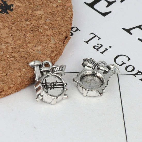 亜鉛合金 音楽 チャーム 楽器ドラムキット 銀古美 16mm x 14mm、 30 個 の画像