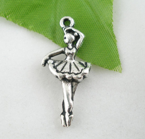 Immagine di Lega di Zinco Charm Ciondoli Ragazza ballante Argento Antico Nulla Disegno 31x13mm, 20 Pz
