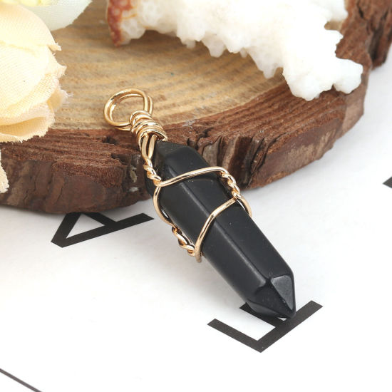 (グレードB) クリスタル ( 天然 ) ペンダント 金メッキ ライトブラック 幾何学 線に包まれた 4cm x 1.1cm、 1 個 の画像