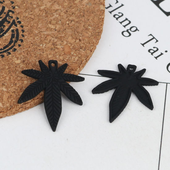Immagine di Lega di Zinco Charms Foglia d'Acero Nero 25mm x 22mm , 10 Pz