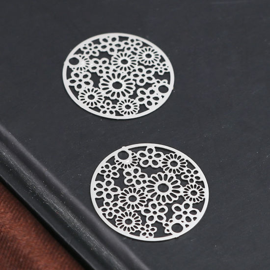 Bild von Messing Filigran Stempel Verzierung Verbinder Rund Silberfarbe Blumen 20mm D., 10 Stück