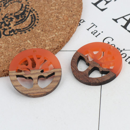 Image de Breloques Résine à Effet de Bois Naturel Rond Orange Arbres 28mm Dia, 2 Pcs