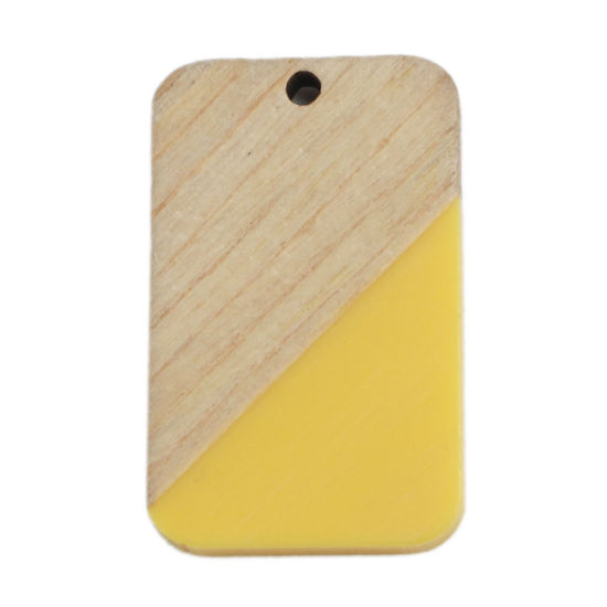 Image de Pendentifs Résine à Effet de Bois Naturel Rectangle Jaune 3.3cm x 2.1cm, 2 Pcs
