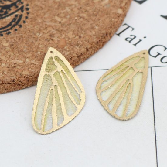 布 ペンダント 蝶の羽 淡黄色 3cm x 1.5cm、 5 枚 の画像