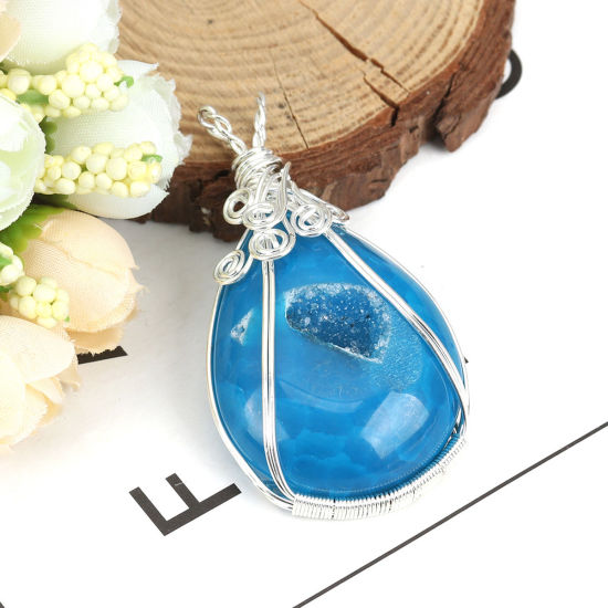 (グレードA) 瑪瑙 ( 天然 ) ペンダント 滴 ドロップ 銀メッキ 青 線に包まれた 6.2cm x 3.5cm、 1 個 の画像