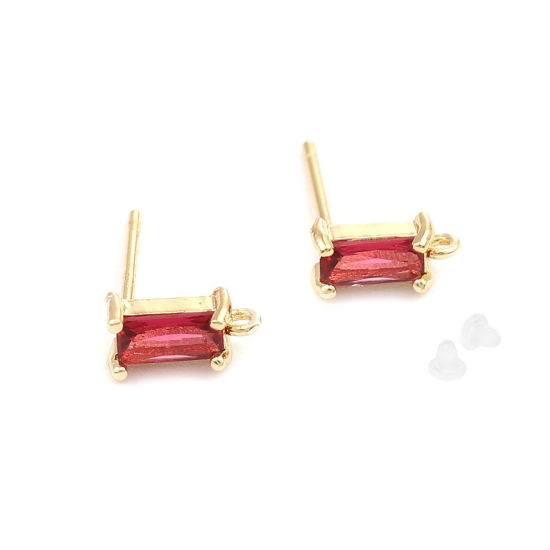 Image de 2 Pcs Boucles d'Oreilles Puces en Laiton Plaqué Or Véritable 18K Rectangle à Strass Rouge avec Boucle 9mm x 4mm, Epaisseur de Fil: 0.7mm(taille 21)