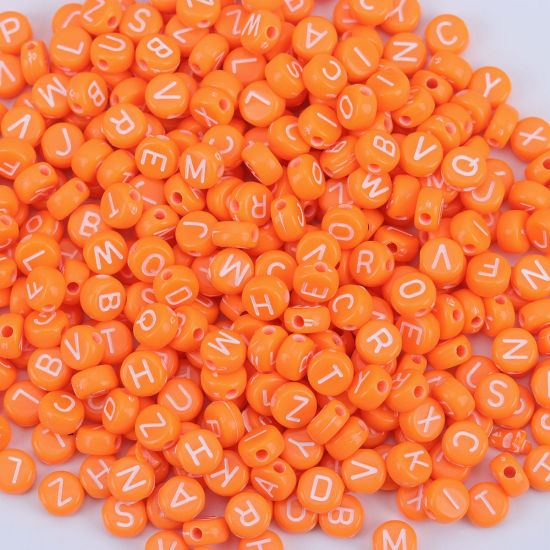 アクリル ビーズ フラットラウンド ランダムな色 オレンジ キャピタルレター柄 約 7mm 直径、 穴：約 1.7mm、 500 個 の画像