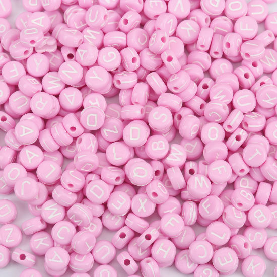 アクリル ビーズ フラットラウンド ランダムな色 薄ピンク キャピタルレター柄 約 7mm 直径、 穴：約 1.7mm、 500 個 の画像
