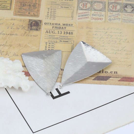 Immagine di Ottone Serie Geometry Ciondoli Tono Argento Triangolo Trafila 41mm x 27mm, 5 Pz