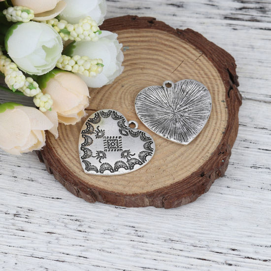 Image de Breloques Style Bohème en Alliage de Zinc Cœur Argent Vieilli Motif Sculpté 29mm x 29mm, 10 Pcs
