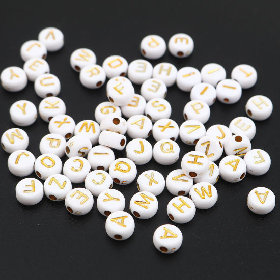 Image de Perles en Acrylique Plat-Rond Blanc & Or Alphabet Initial/ Lettre Majuscule Env. 7mm Dia, Trou: env. 1.8mm, 500 Pcs