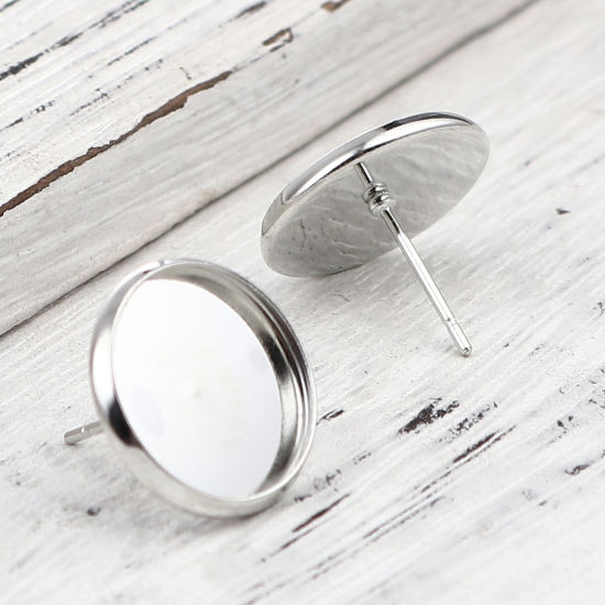 Iron Based Alloy Cabochon Settings Ear Post Stud Earrings Findings Round Silver Tone (Fit 14mm Dia.) 16mm Dia., Post/ Wire Size: (21 gauge), 30 PCs の画像