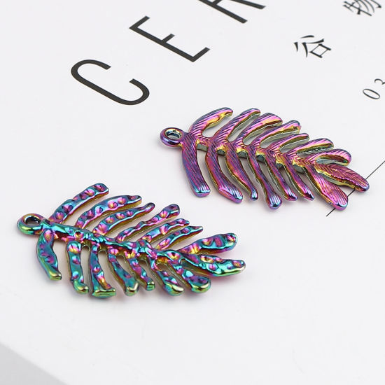 Bild von Zinklegierung Anhänger Blätter Regenbogenfarbe Plattiert 38mm x 26mm, 5 Stück