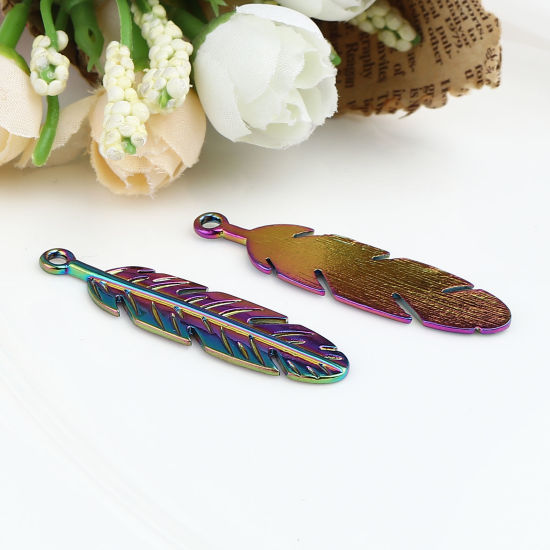 Bild von Zinklegierung Anhänger Feder Regenbogenfarbe Plattiert 50mm x 13mm, 5 Stück