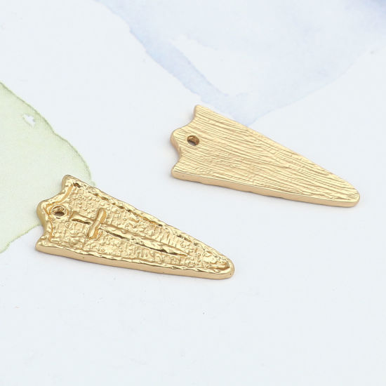 Bild von Zinklegierung Religiös Charms Schutzschild Matt Gold Kreuz 29mm x 14mm, 5 Stück