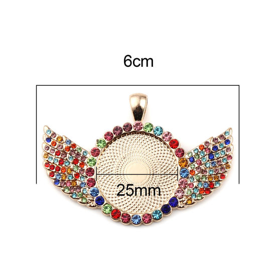 亜鉛合金 台座付 ペンダント 円形 KC金メッキ 翼彫刻 ( 25mmに合う) 多色ラインストーン 60mm x 40mm、 2 個 の画像
