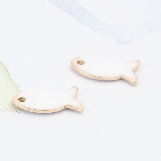 Image de Breloques Sequins Emaillés Double Face en Laiton Poisson Doré Blanc 14mm x 8mm, 10 Pcs