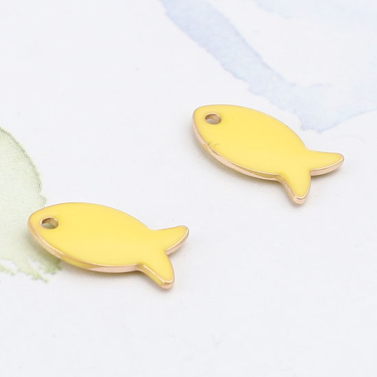 Image de Breloques Sequins Emaillés Double Face en Laiton Poisson Doré Citron 14mm x 8mm, 10 Pcs