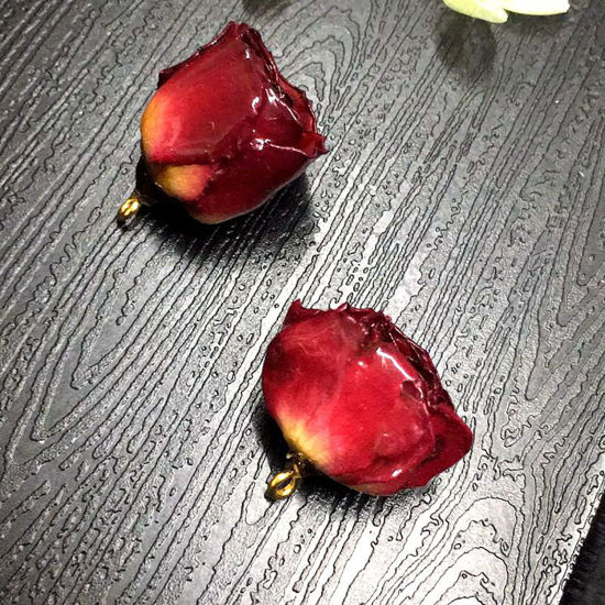 亜鉛合金 レジンクラフト ドライフラワー 押し花 ペンダント KC金メッキ 深紅色 3cm - 0.8cm、 2 個 の画像