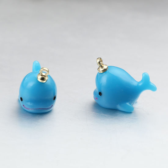 樹脂 海ジュエリー チャーム クジラ 金メッキ 青 17mm x 12mm、 10 個 の画像