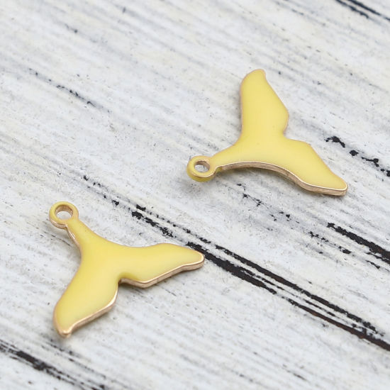 Immagine di Ottone Sequins Smaltati Charms Oro Placcato Giallo Limone Fishtail 12mm x 9mm, 10 Pz