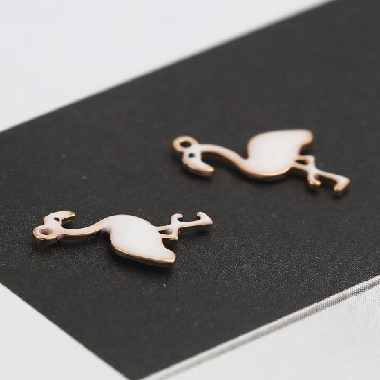 Bild von Messing Emaillierte Pailletten Charms Flamingo Vergoldet Weiß 14mm x 7mm, 5 Stück