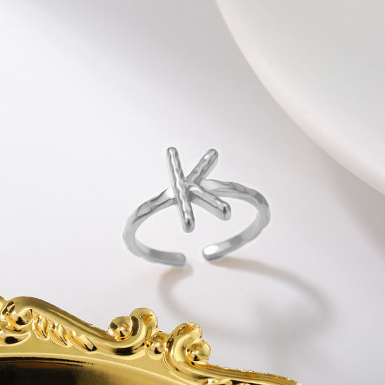 ステンレス鋼 オープンタイプ 調整可能 リング 指輪 シルバートーン 環状 キャピタルレター “ K ” 16.5mm（日本サイズ約11号）、 1 個 の画像