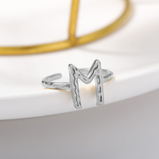 ステンレス鋼 オープンタイプ 調整可能 リング 指輪 シルバートーン 環状 キャピタルレター “ M ” 16.5mm（日本サイズ約11号）、 1 個 の画像