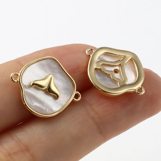 シェル+真鍮 コネクター 18K リアルゴールドメッキ 不規則 白 18mmx 15mm、 1 個 の画像