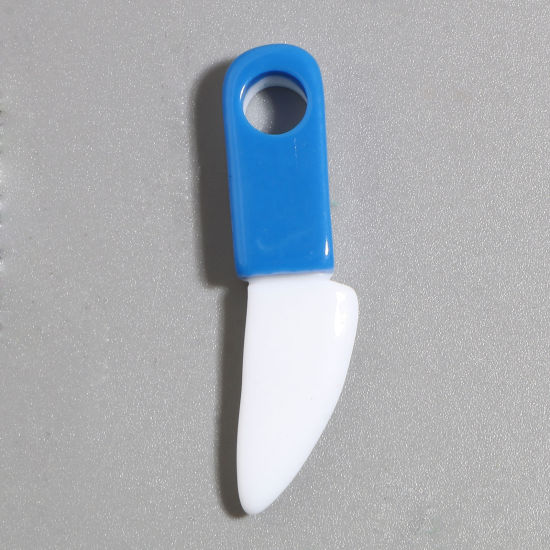 樹脂 ペンダント ナイフ 青 38mm x 10mm、 10 個 の画像