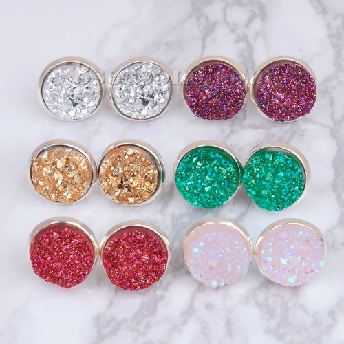 真鍮 ファション ドゥルージー イヤリング 円形 銀メッキ 緑 ABカラー イヤリング用カバー付き 16mm x 14mm、 1 ペア の画像