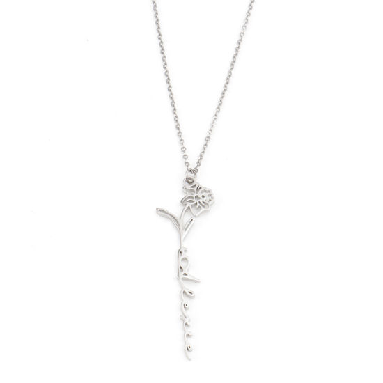Image de 1 Pièce Collier Prénom Personnalisé Pendentif Breloque de Lettre Personnalisé Fleur de Mois de Naissance en Acier Inoxydable Argent Mat