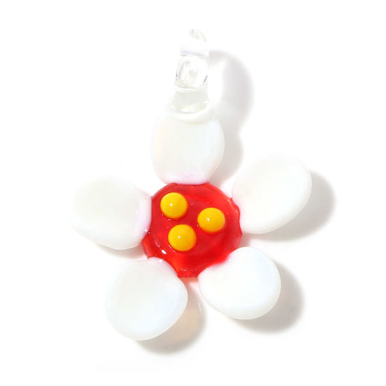ランプワークガラス ペンダント フラワー 白 4cm x 3.2cm、 2 個 の画像