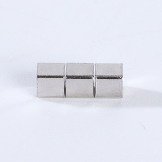 Image de 20 PCs Perles pour DIY Fabrication de Bijoux (Sans Trou) en 304 Acier Inoxydable Cube Argent Mat 2.5mm x 2.5mm