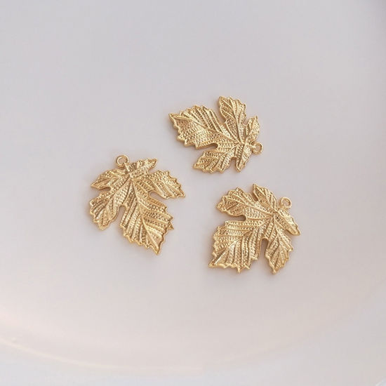 Imagen de Latón Colgantes Charms Hoja 14K Oro Real Chappado Hoja de Arce 21.5mm x 18mm, 1 Unidad