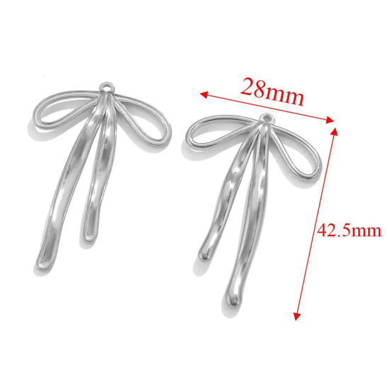 Image de 2 Pcs Breloques en 304 Acier Inoxydable Placage sous Vide Nœuds Papillon Argent Mat 28mm x 42mm 