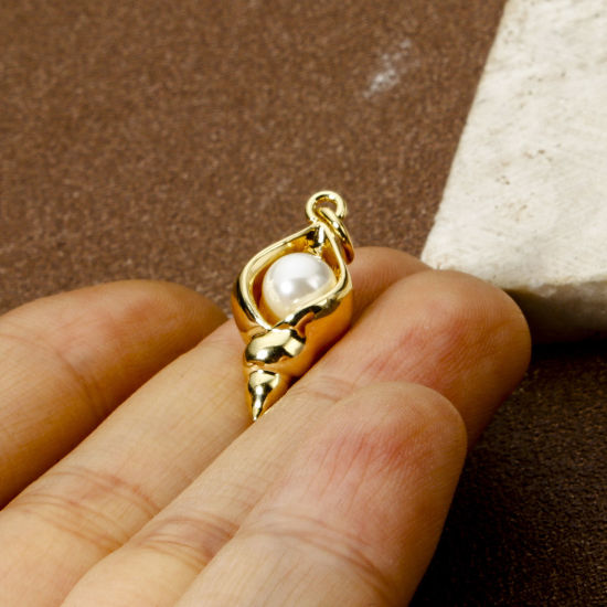 Image de 1 Pièce Breloques en Laiton Respectueux de la Nature Escargot de Mer Plaqué Or Véritable 18K Perle Imitation Acrylique 25mm x 10mm