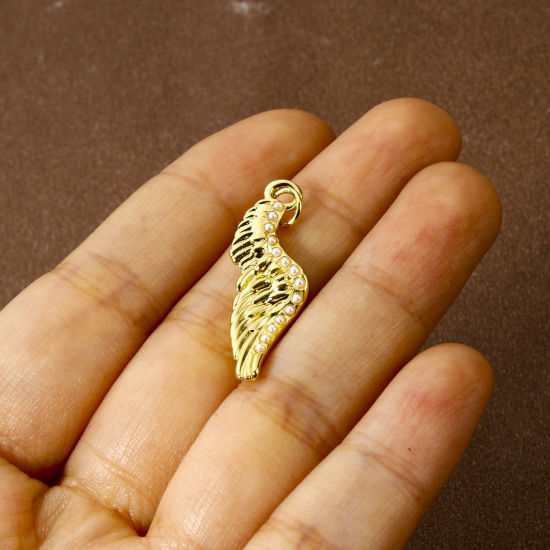 1 個 エコフレンドリー 真鍮 ペンダント 18Kリアルゴールドメッキ 翼 パール模造 3.2cm x 1cm、 の画像
