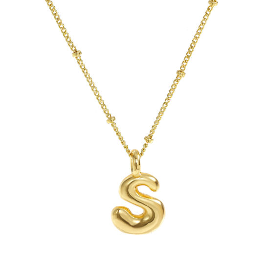 Image de Collier à Breloques Alphabet Majuscule Lettre Initiale Plaqué Or Véritable 18K en Laiton Pour Femmes, Chaîne Maille Cheval 45cm + 5cm, Message " S " Exquis Cadeau, Respectueux de la Nature, 1 Pièce