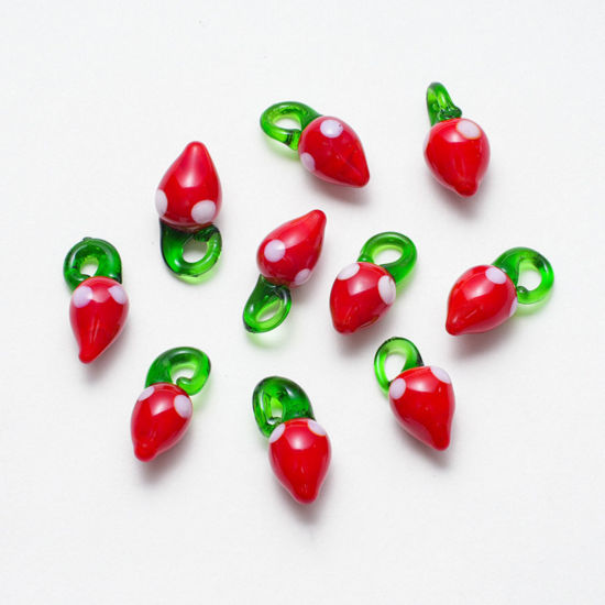5 個 ランプワークガラス チャーム 赤 苺 25mm x 12mm、 の画像