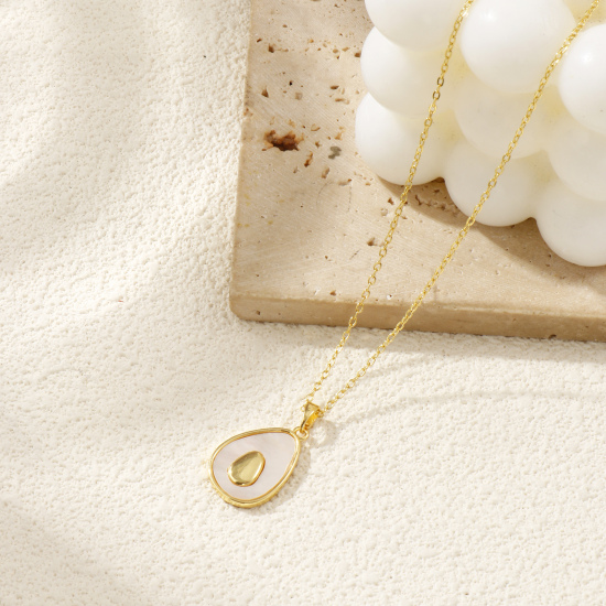Image de Collier à Breloques Avocat Plaqué Or Véritable 18K en Coquille Naturelle & Laiton Pour Femmes, Chaîne Maille Forçat 46cm + 6cm, Collection Végétale Élégant Cadeau, Respectueux de la Nature, 1 Pièce