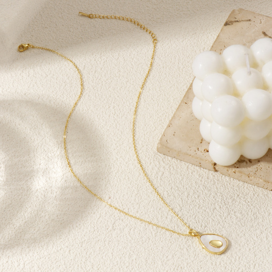Image de Collier à Breloques Avocat Plaqué Or Véritable 18K en Coquille Naturelle & Laiton Pour Femmes, Chaîne Maille Forçat 46cm + 6cm, Collection Végétale Élégant Cadeau, Respectueux de la Nature, 1 Pièce