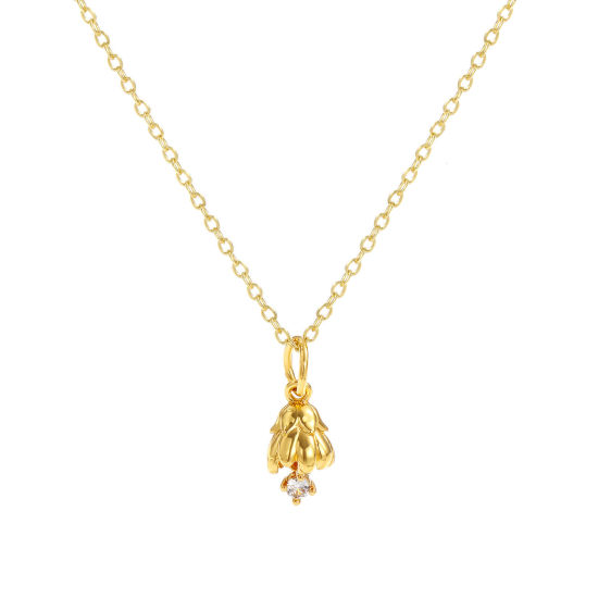 Image de Collier à Breloques Marguerite Plaqué Or Véritable 18K en Laiton Pour Femmes, Chaîne Maille Forçat 46cm + 6cm, à Zircone Cubique Clair avril Élégant Pierres de Naissance Cadeau, Respectueux de la Nature, 1 Pièce