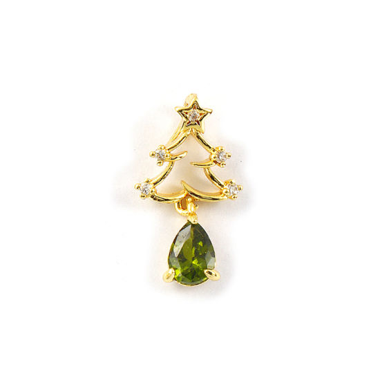 2 個 真鍮 チャーム 18Kゴールドメッキ クリスマスツリー マイクロパヴェ オリーブ色 ジルコン 21mm x 11mm、 の画像