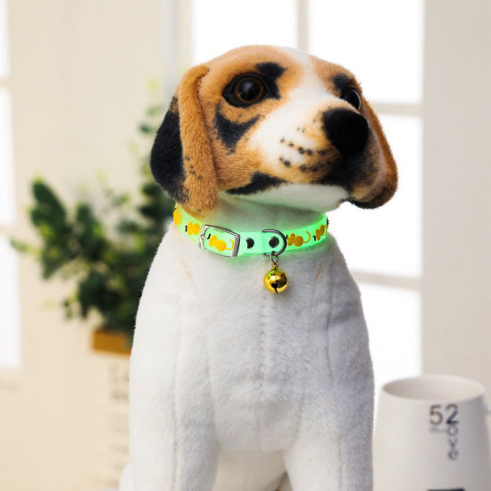 Image de At Random - Colliers en silicone pour chien de compagnie à fleurs avec clochettes, collier de nuit, accessoires pour anneau de cou lumineux, 1 pièce