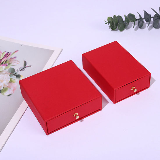 Image de Boîte à Bijoux en Papier Avec Poignée Rivets Rouge 10cm x 10cm x 3.5cm , 1 Pièce